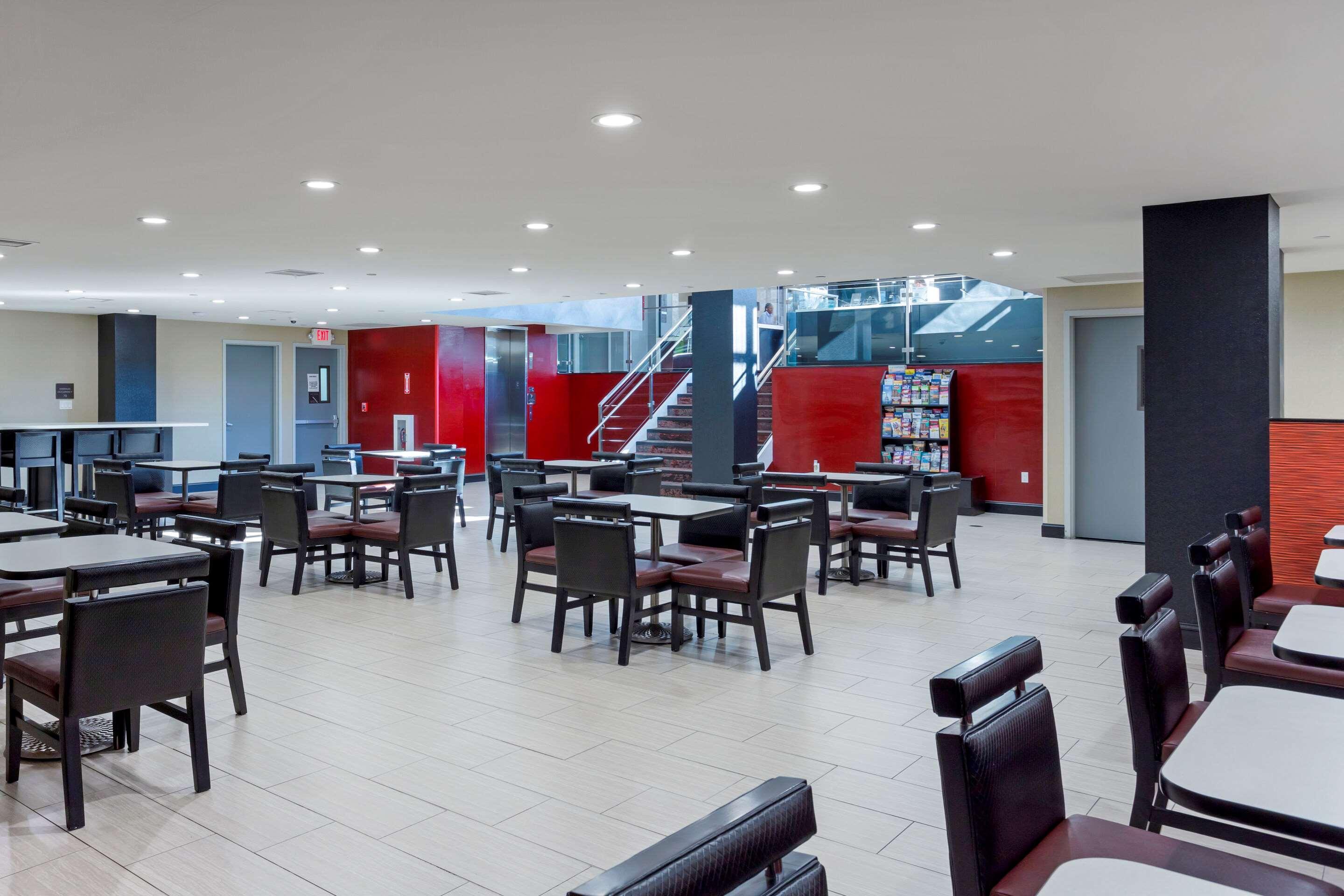 Comfort Inn & Suites Near Stadium Nowy Jork Zewnętrze zdjęcie